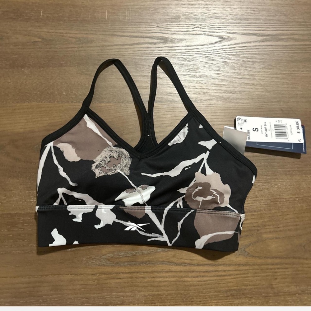 Black and white floral sports bra #floral #activewear